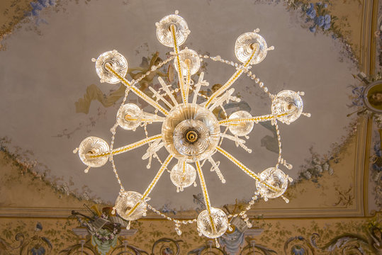 Tetto di palazzo nobile con affresco