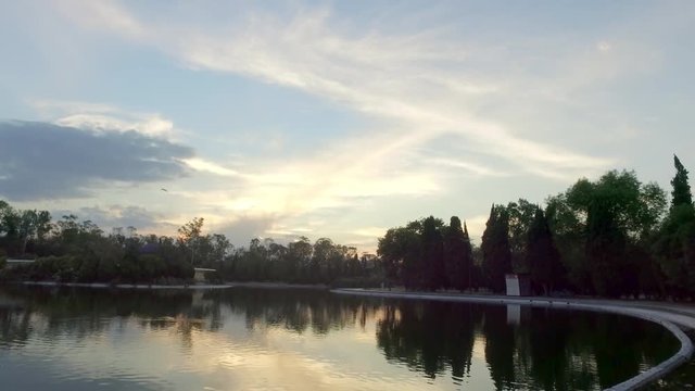Cielo y lago 