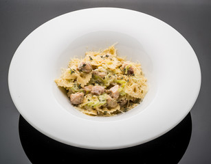 homemade bacon and leek fettuccine pasta with