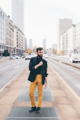 young bearded caucasian business man posing outdoor city - customer, business, startupper concept