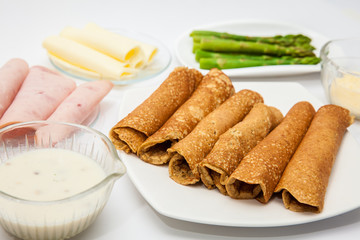 Quinoa crepes preparation : Rolled quinoa crepes and filling ingredients