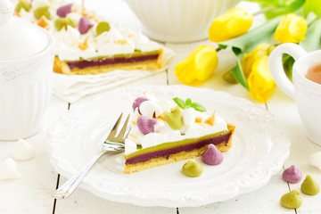 Lemon-blueberry tart with tea match and merengue.