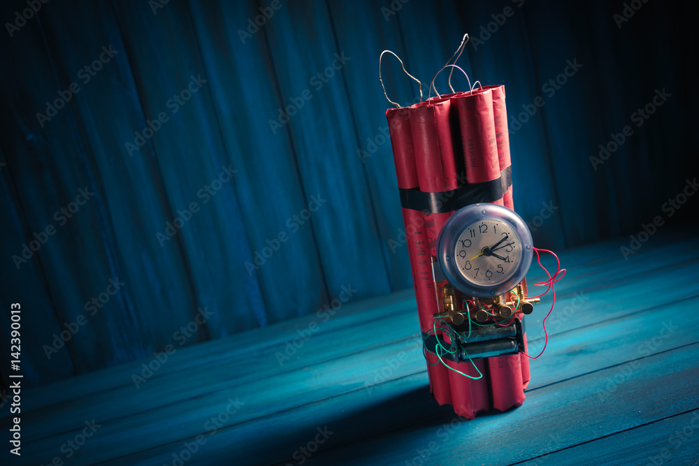 Sticker High contrast image of a timebomb on a wooden background