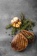 Steak with garlic, pepper and herbs