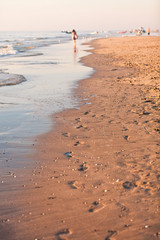 Fußspuren im Sand am Strand