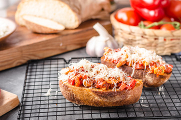 Devil toast vegetable chicken cheese