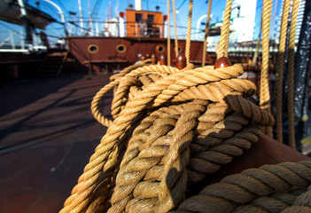 Schiffstau auf Segelschiff 