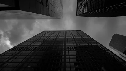 Photo sur Plexiglas construction de la ville Bottom view at skyscrapers in black and white