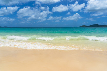 Fototapeta na wymiar Beautiful tropical beach and sea wave on sandy shore