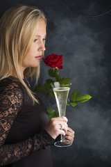 Frau mit Sektglas