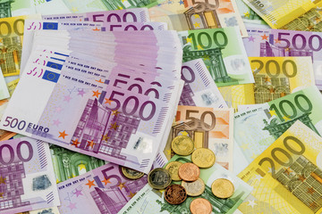 Viele verschiedene Euro-Geldscheine