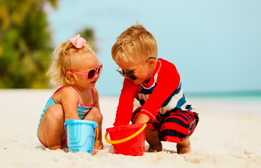 kids play with sand on summer beach © nadezhda1906