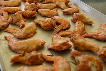 Ali di pollo cottura al forno a legna