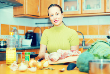 Obraz na płótnie Canvas Housewife cooking at kitchen