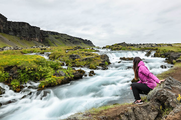 Obraz premium Girl looking at the waterfall. Iceland.