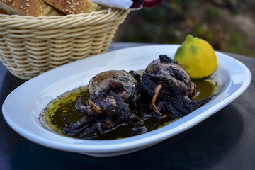 Cuttlefish grilled in ink with lemon