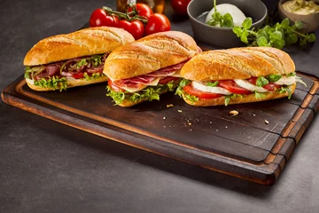 Wandaufkleber Drei verzehrfertige Sandwiches © exclusive-design