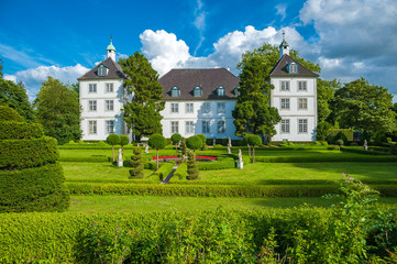 Herrenhaus, auch Schloss, mit italienischem Garten auf Gut Panker