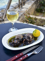 Cuttlefish grilled in ink with lemon and vine