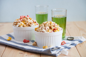 Popcorn with lemonade