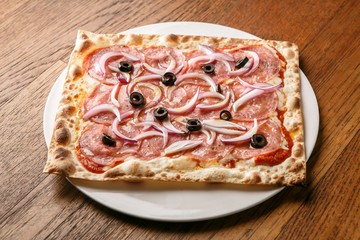 diabolo pizza on table