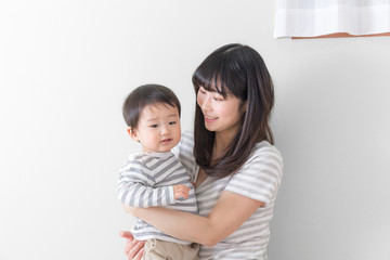 赤ちゃん　お母さん　育児