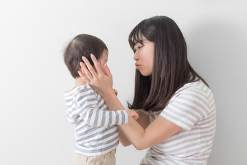 赤ちゃん　お母さん　育児