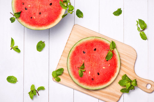 Watermelon juice, watermelon slices and mint leaves. Dessert. Flat lay, top view