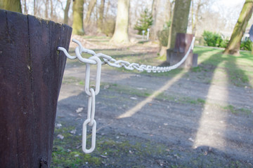 Metall Kette in Einfahrt keine Durchfahrt