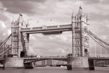 Tower Bridge in sepia tone, London © kevers
