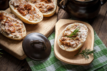 Hearty lard with greaves.