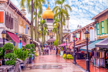  street view of singapore with Masjid Sultan - obrazy, fototapety, plakaty