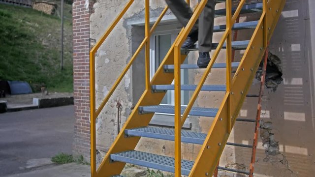 escalier ext&eacute;rieur m&eacute;tallique