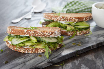 Vollkornbrot mit Avocado