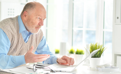 Elderly man with a laptop