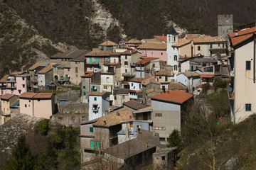 Fototapeta premium Vallepietra nell'appennino laziale in Italia