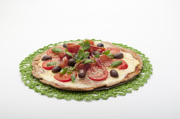 Tomato, basil and olives pizza for catering and celebrities.