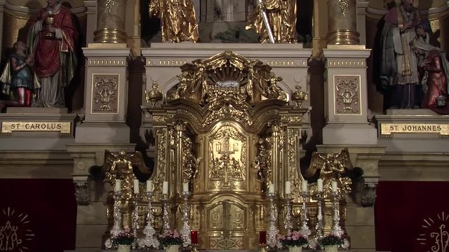 Altar der Pfarrkirche Hl. Peter und Paul in Pischelsdorf am Kulm in der Steiermark