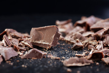 Dark chocolate stack, chips and powder