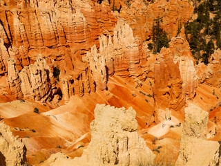 Bryce Canyon National Park, a sprawling reserve in southern Utah, is known for crimson-colored hoodoos, which are spire-shaped rock formations.