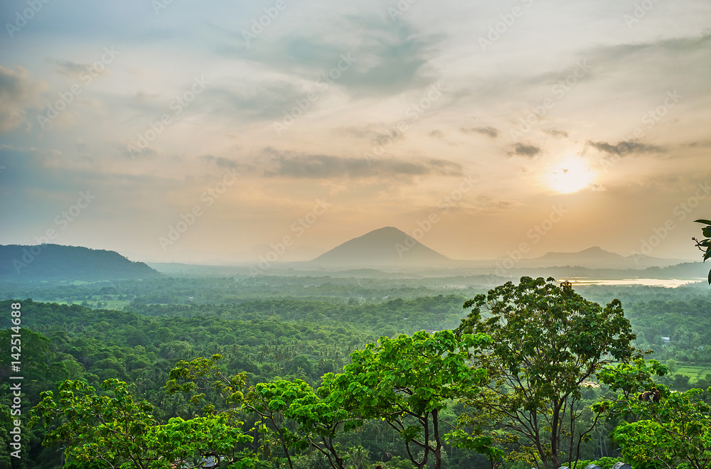 Sticker The foggy sunset in Dambulla