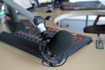 Recording studio talk radio in Kiev. On-line translation.