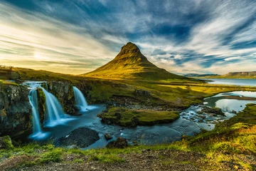 Foto op Plexiglas Kirkjufell Kirkjufell-berg in IJsland