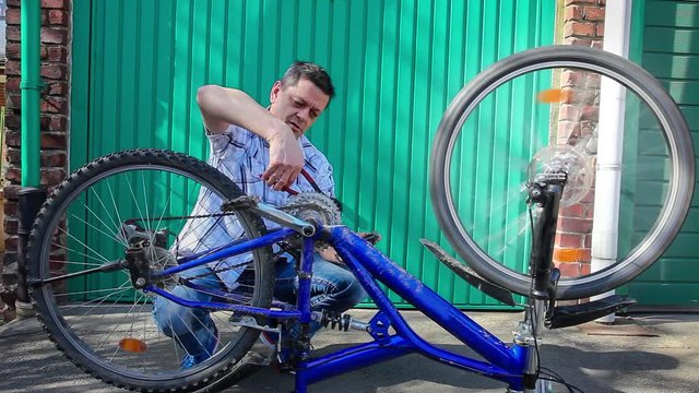 Cinemagraph - Man repairs a bicycle.