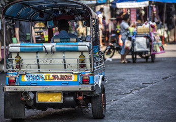 traffico e trasporti a Bangkok con il tuk tuk