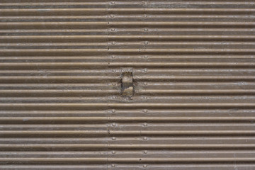 Horizontal structure of corrugated metal panelling