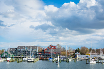 Fototapeta na wymiar Buildings and marinas along Spa Creek, in Annapolis, Maryland.
