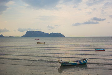 Obraz premium Fishing boat on the beach.Prachuap Khiri Khan,THAILAND