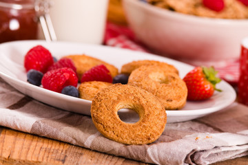 Breakfast with wholegrain cereals.