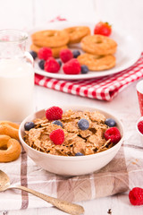 Breakfast with wholegrain cereals.